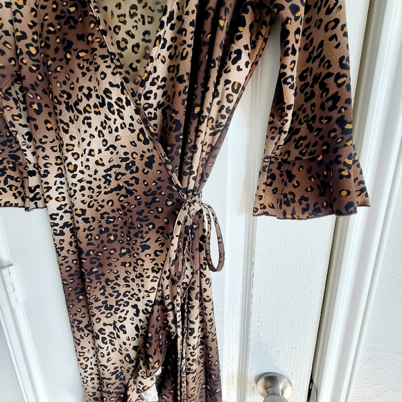 BCBG Paris Leopard Print Wrap 3/4 Bell Sleeves Dress Brown Black Tan L - Picture 6 of 15